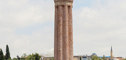 Минарет Йивли (Великая мечеть)