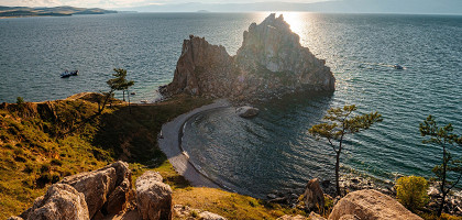 Закат над Байкалом, скала Шаманка, Ольхон