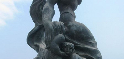Скульптура Медеи, Пицунда