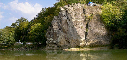 Целебный парк в Горячем Ключе, скала Петушок