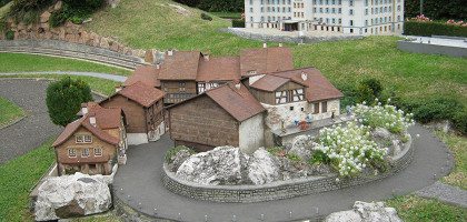 Многочисленные домики, парк Мини-Швейцария, Луганское озеро и озеро Маджоре, Лугано