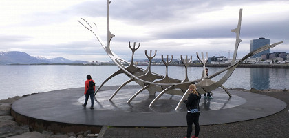 Памятник Sun Voyager на набережной Рейкьявика