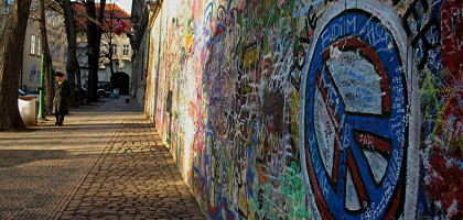 Peace, Стена Джона Леннона, Прага