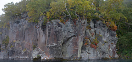 Скалы на острове Саманг