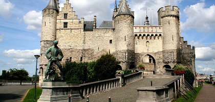 Замок Стен в центре Антверпена