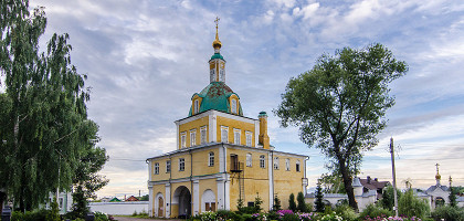 Надвратная церковь Петра и Павла в Никольском Переславском монастыре
