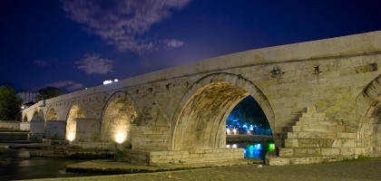 Знаменитый каменный мост в Скопье