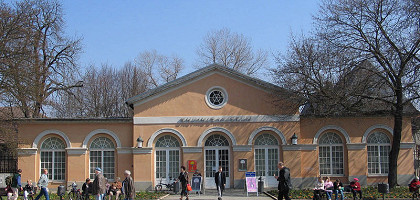 Музей Баухаус в Веймаре на Театральной площади.