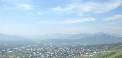 Вид на село Усть-Кокса с Теректинского хребта, Республика Алтай
