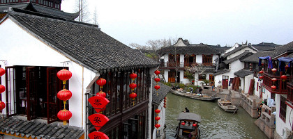 Вид на Чжуцзяцзяо, город на воде в Шанхае