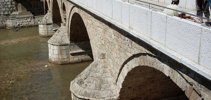 Латинский мост, опоры и арки