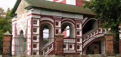 Церковь Михаила Архангела, домообразное крыльцо