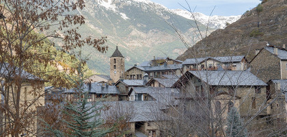 Утренний вид Ордино — Аркалис Андорры зимой