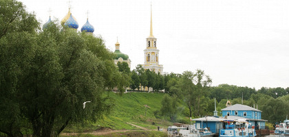 Вид на собор с реки Трубеж