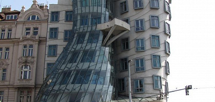 Танцующий дом, Прага