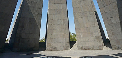 Мемориальный комплекс Цицернакаберд