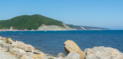 Пляж и гора Ежик в Архипо-Осиповке