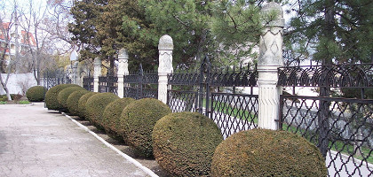 Дача Стамболи, ограда
