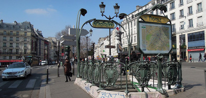 Площадь Пигаль, станция метро