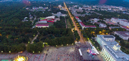 Вид на площадь Согласия и парк «Атажукинский сад»