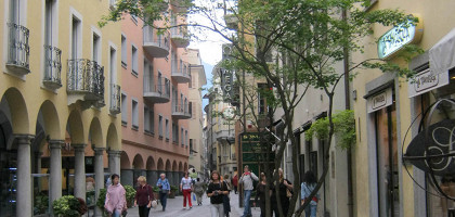 Деревья на улице, Беллинцона, Швейцария