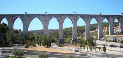 Акведук Агуаш-Либриш в Лиссабоне