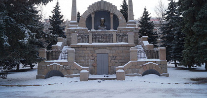 Памятник-мавзолей Ленину на Алом поле