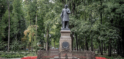 Сад Блонье, памятник Михаилу Ивановичу Глинке