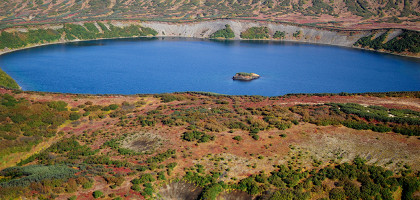 Кроноцкий заповедник, озеро Дальнее в кальдере вулкана Узон