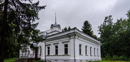 Белый дворец в музее-усадьбе Ботик Петра I