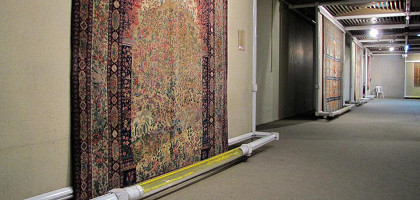 Выставка ковров в музее ковров в Тегеране