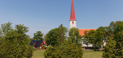 Сааремаа, древняя лютеранская церковь в Кихельконне