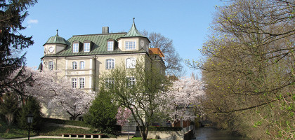 Английский сад в Мюнхене, дом у ручья