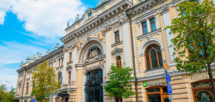 Фасад Сандуновских бань в Москве