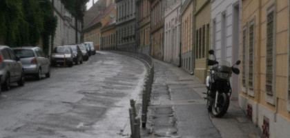 Сказочный дождливый Загреб через запотевшую лизну фотоаппарата