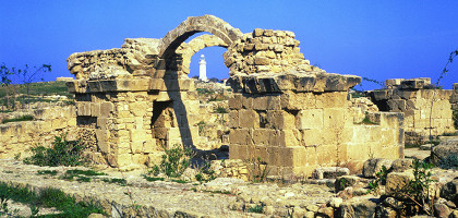 Замок Саранта Колонес в Пафосе