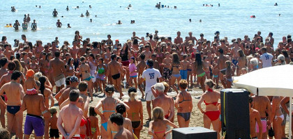 Столпотворение на пляже в Линьяно