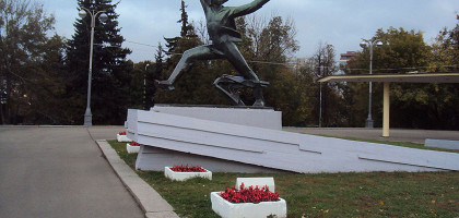 Памятник Мальчишу-Кибальчишу в Москве