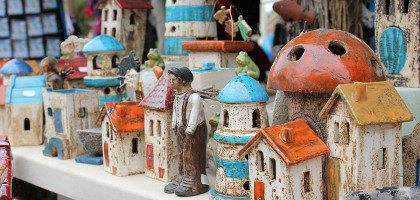 Керамические фигурки на сувенирном рынке, Херсониссос