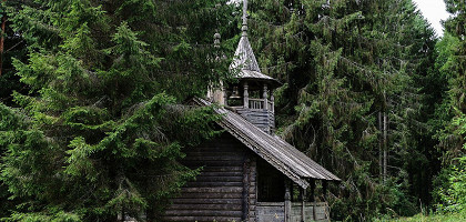 Парк «Русский Север», часовня на вершине горы Мауры