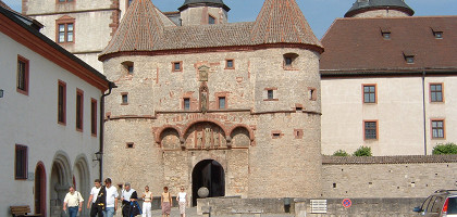 Крепость Мариенберг, двор