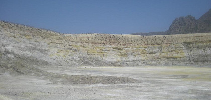 На дне кратера, Нисирос