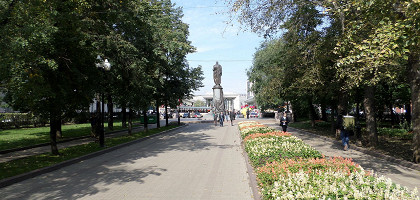 Чистопрудный бульвар, памятник Грибоедову