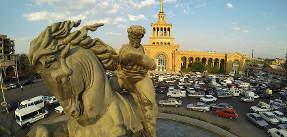 Памятник Давиду Сасунскому в Ереване, фрагмент
