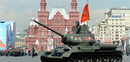 Танк Т-34 на Красной площади, Москва