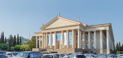 Парковка у Зимнего театра, Сочи