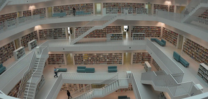 Внутренняя красота библиотеки в Штутгарте, Германия