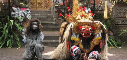 Танец Barong у храма Пура Пусех в Батубулане, Бали