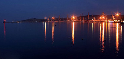 Феодосийский морской порт вечером