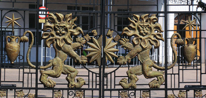 Ворота Инкерманского завода марочных вин